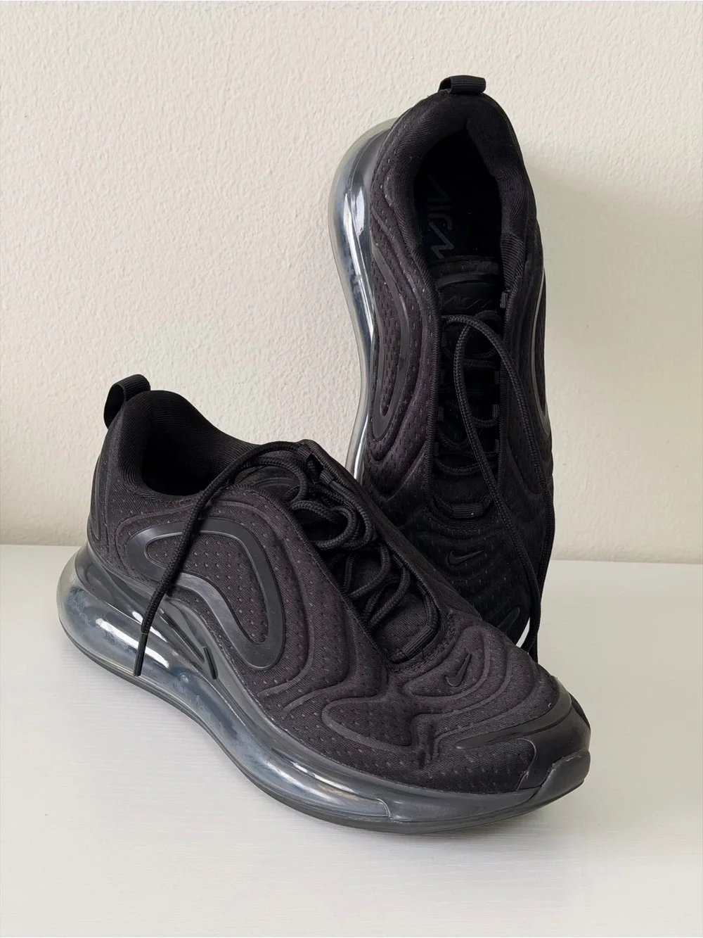Nike Air Max 720 Women Black Athletic Sneakers Size 9